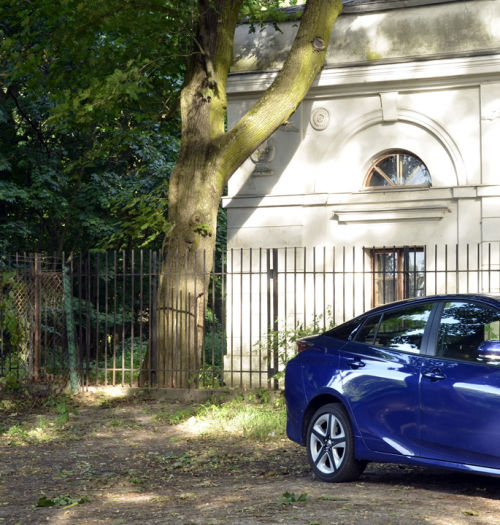 Toyota chwali się wynikami sprzedaży hybryd - duża liczba, ale to ułamek rynku