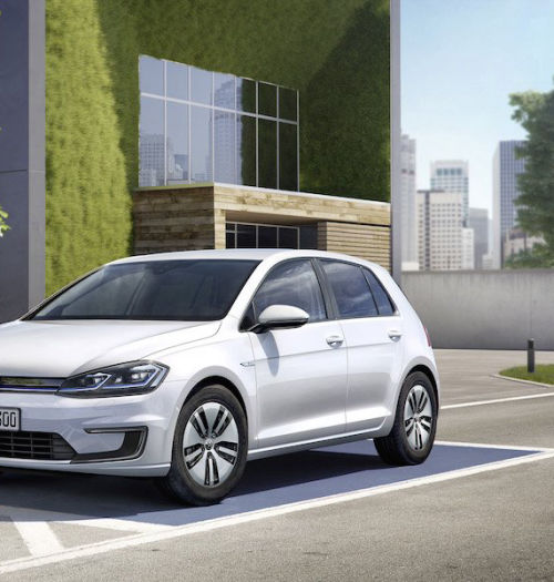 Volkswagen prezentuje naszpikowanego technologiami e-Golfa 2017 [prasówka]