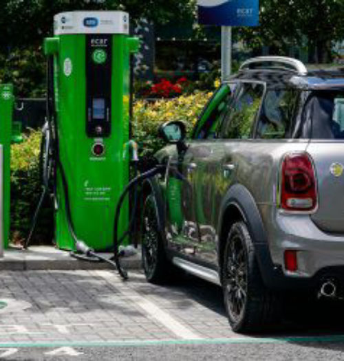 25 tysięcy złotych dopłaty do auta elektrycznego. Państwo rozdaje pieniądze?