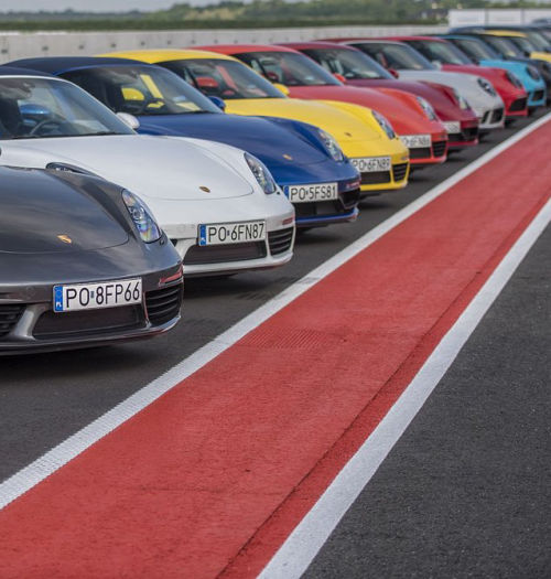 4x Porsche 911 (w tym GT3 RS), 4x Panamera, 3x 718, 3x Cayenne i 2x Macan – 16-krotny zastrzyk adrenaliny