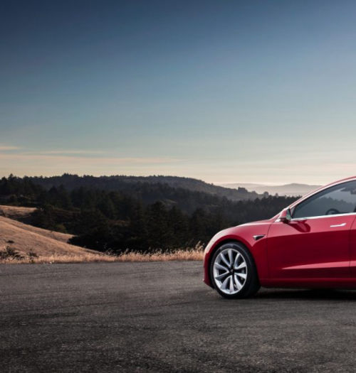 Tesla Model 3 coraz chętniej kupowanym samochodem: rośnie ich liczba rejestracji!