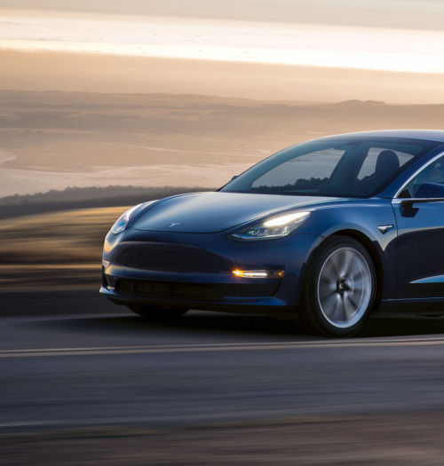 Tesla wyprzedziła Mercedesa w USA, BMW jest następne w kolejce