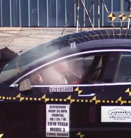 Zobacz jak NHTSA testowała wytrzymałość Tesli Model 3 [wideo]
