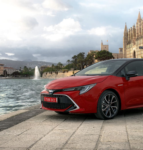 Nowa Toyota Corolla: 2.0 Hybrid, 1,8 Hybrid. Dostępna w nadwoziu: hatchback, sedan i kombi. Jazda próbna