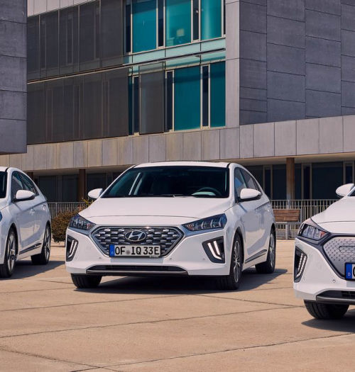 Odświeżony Hyundai Ioniq ma lepszy silnik, większą baterię i nowy kokpit