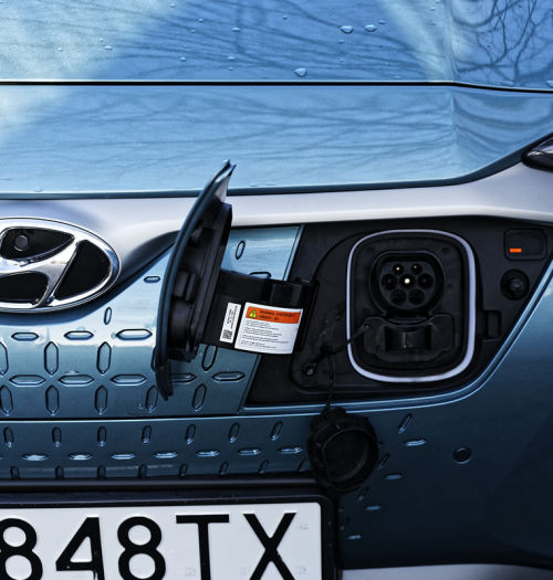 Kupujemy coraz więcej aut elektrycznych, mimo coraz wyższych cen