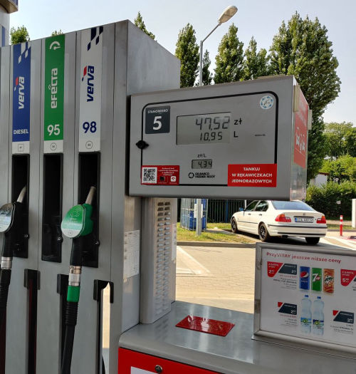 Sylwestrowy cud Orlenu, cena paliwa spada o 12%, a jutro rośnie VAT