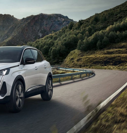 Peugeot 3008 po liftingu z charakterystycznymi kłami i wersją hybrydową