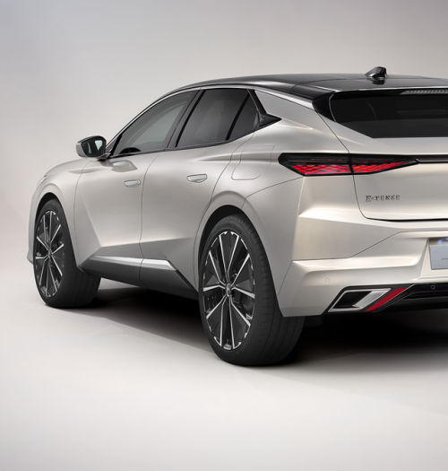 Nowy DS 4 w środku – statyczna prezentacja. Nowy gracz w segmencie C premium