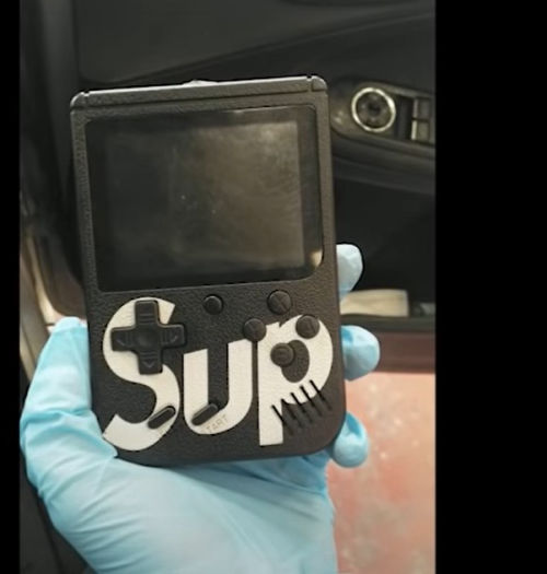 To nie GameBoy, to narzędzie do kradzieży samochodów