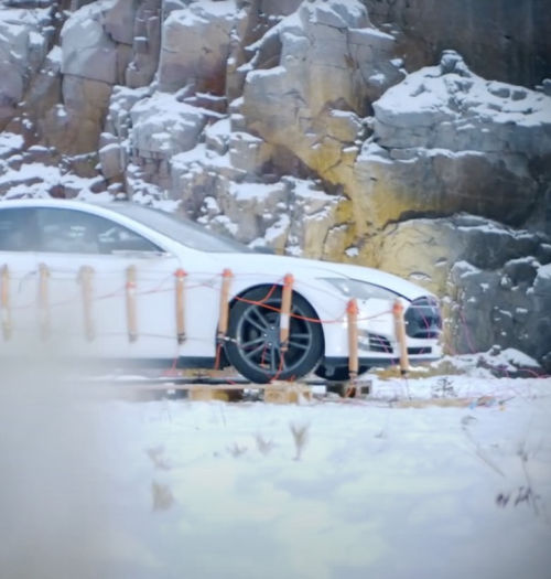Fin dostał od Tesli wycenę wymiany baterii, więc wysadził auto dynamitem