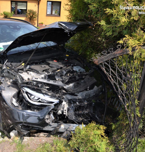 System eCall działa, Mercedes sam doniósł na pijaną właścicielkę