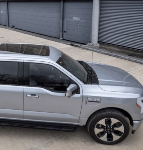 Popyt na elektrycznego Forda F-150 jest taki, że dealerzy podwajają jego cenę