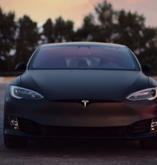 Tesla daje ogromne rabaty na samochody, brakuje chętnych?