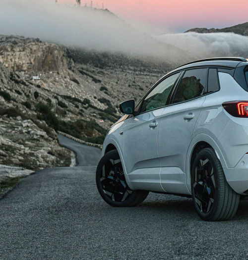 Opel Grandland GSe: 300 KM z usportowionym charakterem. Jazda próbna