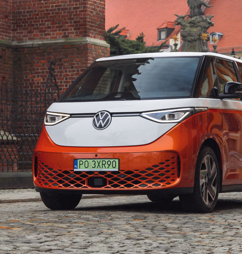 Volkswagen ID. Buzz – elektryczny i zjawiskowy bus. Pierwsza jazda próbna