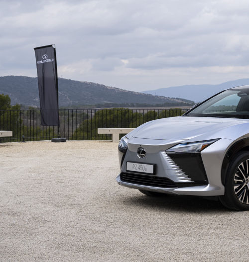 Lexus RZ 450e – zużycie energii i zasięg. Wolant bez kolumny kierowniczej. Test