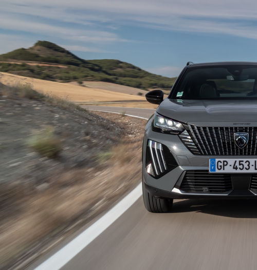 2023 Peugeot e-2008 – 54 kWh i zasięg ponad 400 km. Pierwsza jazda próbna