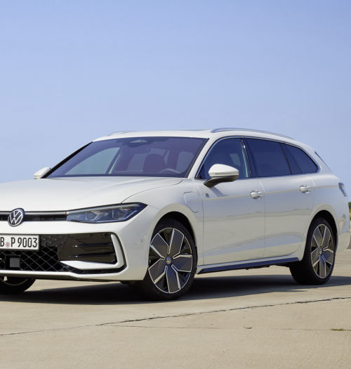Nowy Volkswagen Passat B9 (2024): przestronność i jakość wnętrza. Silniki i zasięg