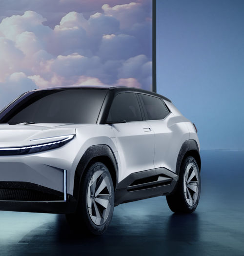 Toyota: 6 nowych aut elektrycznych do 2026 (Compact SUV Concept), akumulatory LFP i Solid State