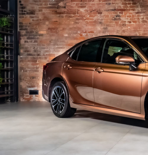Nowa Toyota Camry już nie dla Europy Zachodniej. Mocniejsza i oszczędniejsza hybryda