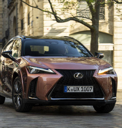 2024 Lexus UX 300h 199 KM: oszczędna hybryda, wnętrze klasy premium. Jazda próbna