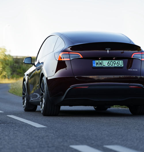 Tesla Model Y Performance: czy szybsza, czy ma większy zasięg czy… lepsza od Audi SQ6 e-tron?