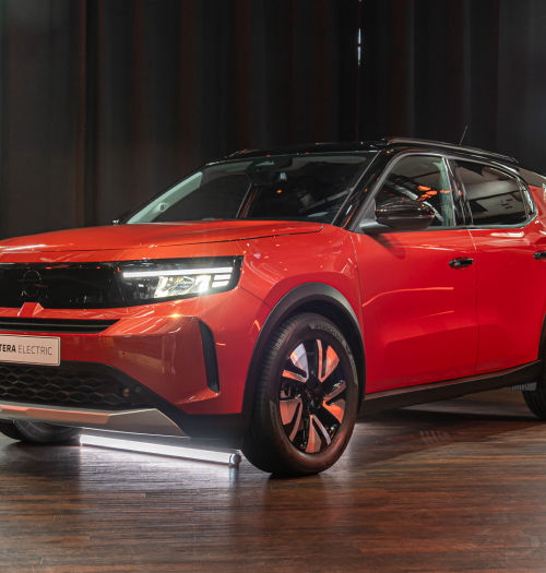 2025 Opel Frontera: jako hybryda lub elektryk. Przestronność i jakość wnętrza. Ceny