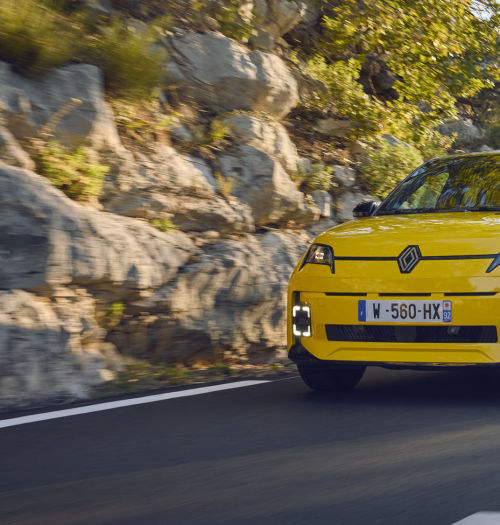 Renault 5 E-Tech: miejski elektryk, na jakiego czekaliśmy. Oszczędny, zwinny i przyjazny