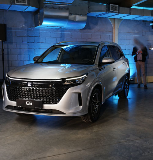 7-osobowy SUV za 140 tys. a hybryda Plug-In za 154 tys. zł. DFSK FX 600 oraz E5 już w Polsce