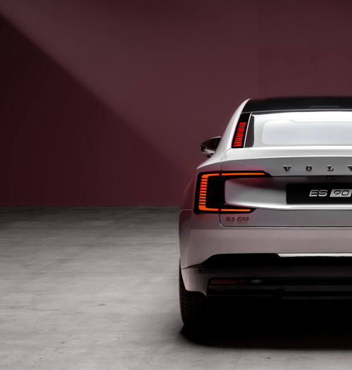 Nowe Volvo ES90: duży zasięg, ultraszybkie ładowanie, lidar dla poprawy bezpieczeństwa