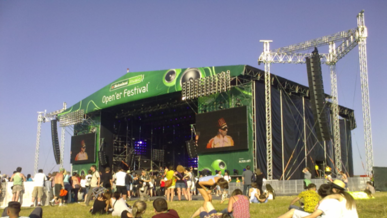 Ratujemy telefon przed pewną śmiercią na festiwalu - kilka porad praktycznych