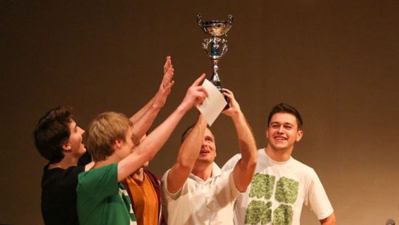Nauczyciele grają z uczniami w Counter-Strike’a, czyli esportowe zawody szkół
