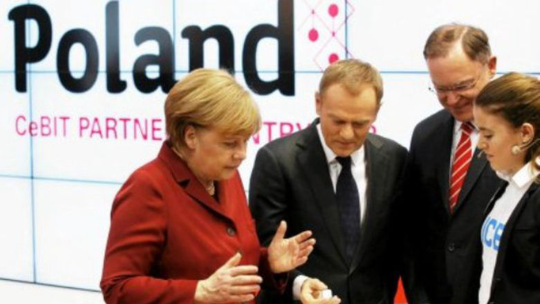 Polska współgospodarzem wielkiej imprezy - z tej okazji Tusk i Merkel "grają w grę"