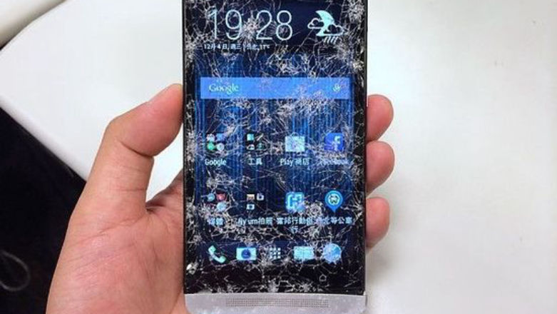 Lepiej nie używaj smartfona w kuchni. Gdzie najczęściej psujemy telefony?