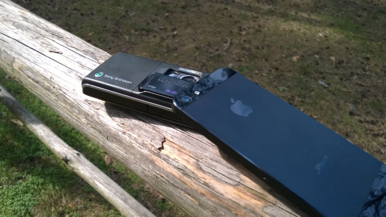 Ciekawy pojedynek dwóch epok mobilnej fotografii