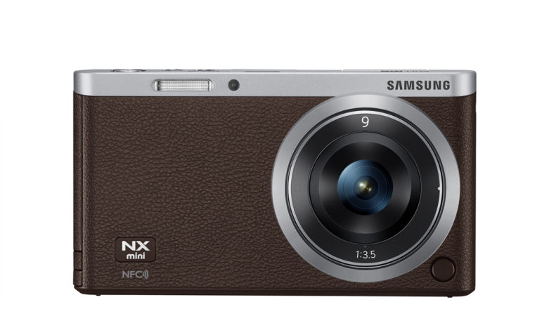 Samsung NX mini - małe aparaty z dużą matrycą i wymienną optyką chcą bronić się przed smartfonami
