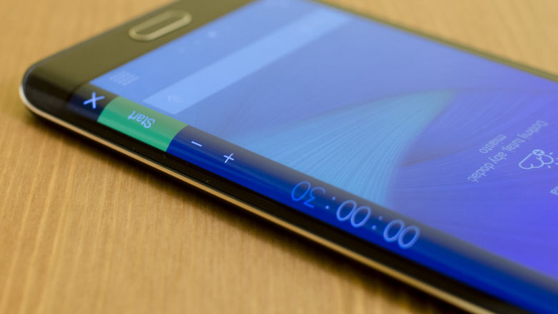 Samsung powinien częściej zaginać te swoje ekrany. W Galaxy Note Edge zdało to egzamin