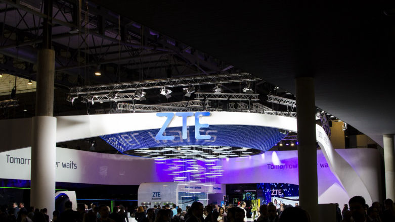 ZTE na MWC miało własny statek kosmiczny z (prawie) iPhone'ami na pokładzie