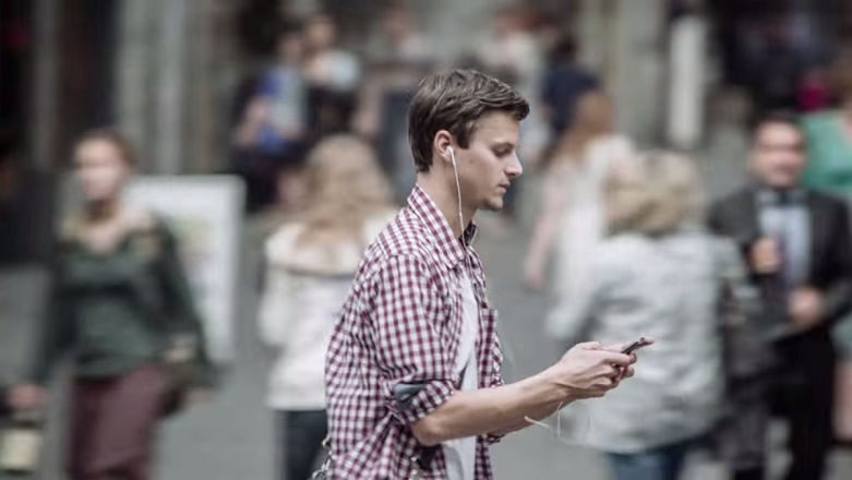 Niezwykle udany klip ukazujący skutki braku umiaru korzystania ze smartfona