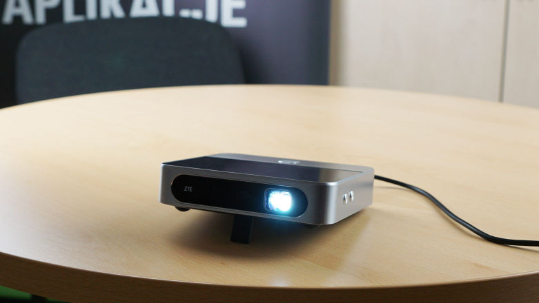 Recenzja ZTE SPro 2. Połączenie projektora, routera, powerbanka, odtwarzacza i Androida