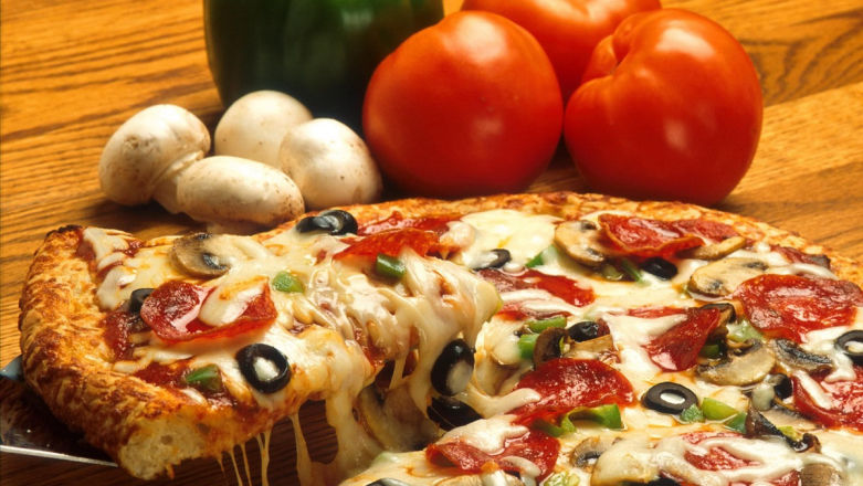 Zamów pizzę i obserwuj, jak do Ciebie... biegnie