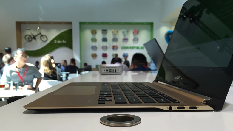 Ten komputer nie ma nawet 1 cm wysokości - Acer Swift 7