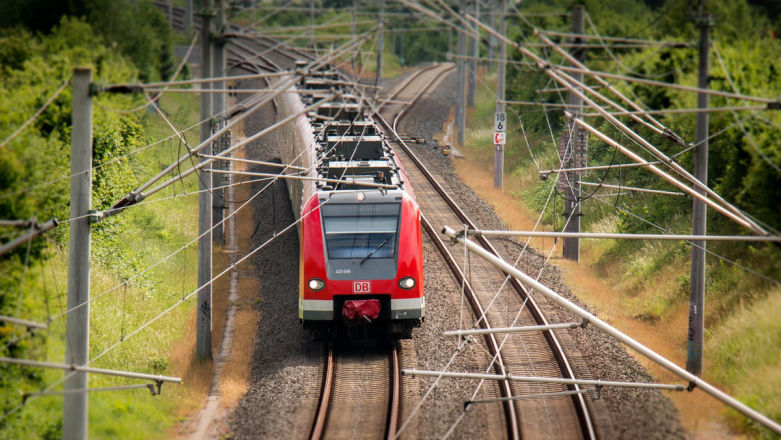 Zaprezentowano pociąg na wodór. Czy to rozwiązanie rzeczywiście jest ekologiczne?
