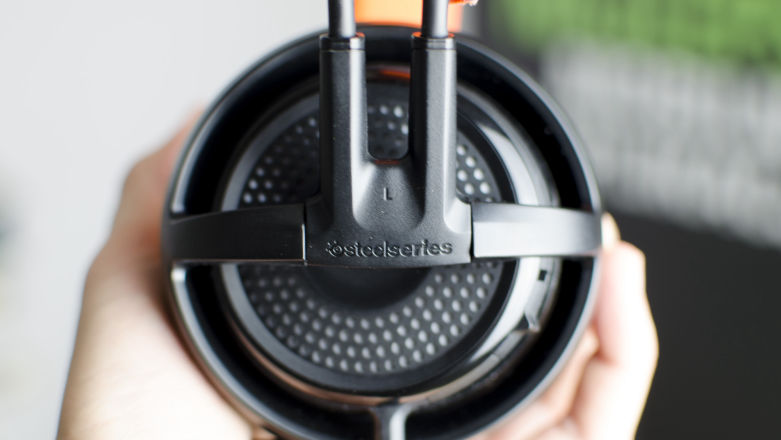 Recenzja słuchawek dla graczy SteelSeries Siberia 350. Dźwięk 7.1 i... światełka