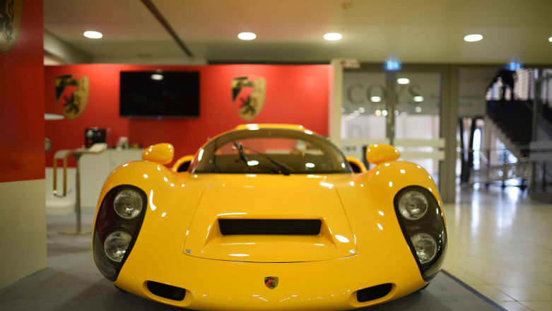 Ta elektryczna replika Porsche 910 dobija do setki w 2,5 sekundy! Wygląda obłędnie