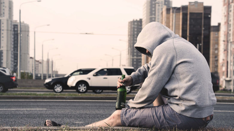 Idzie nowe: młodzi Polacy rezygnują z alkoholu - wolą fejsa i snapa