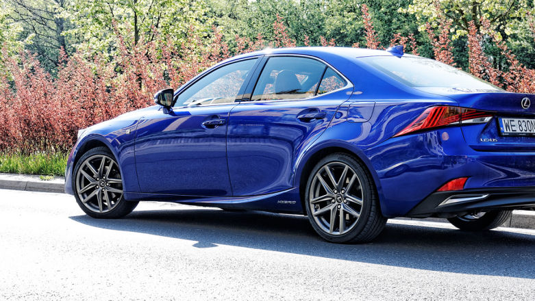 Lexus IS 300h – hybrydowa alternatywa dla niemieckiej konkurencji