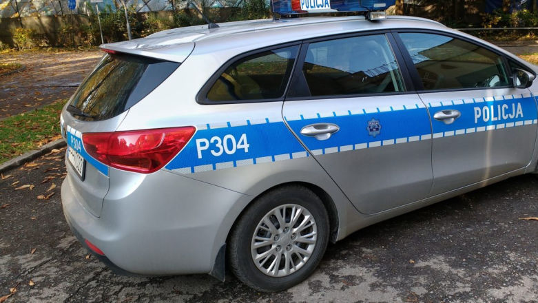 Płatność kartą czy gotówką? Kierowcy wybierają kartą, przynajmniej jeśli chodzi o mandaty