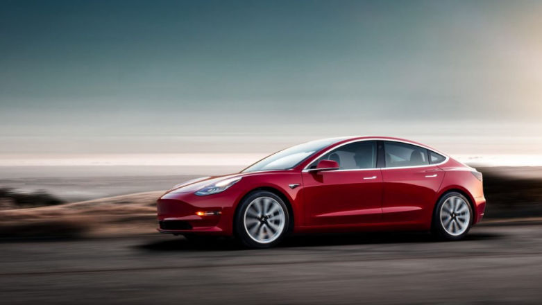 Tesla Model 3 najchętniej kupowanym autem w USA. Elon Musk ma jednak ciągle powody do zmartwień